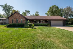 1236 Meadowview Dr, Menasha, WI 54952 - Photo 2