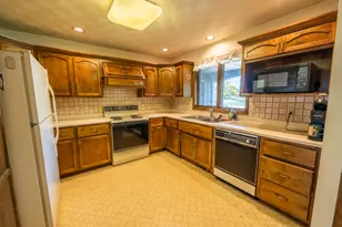 1236 Meadowview Dr, Menasha, WI 54952 - Photo 10