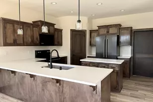 S54W25403 Pebble Brook Ct, Waukesha, WI 53189 - Photo 2