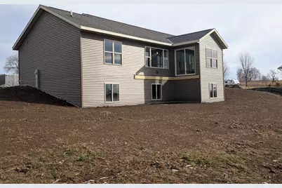 627  Bobolink Ln, Cascade, WI 53011 - Photo 8