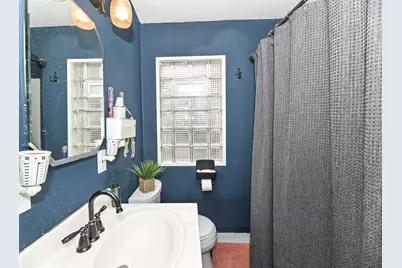 2721 S 76th St, West Allis, WI 53219 - Photo 16