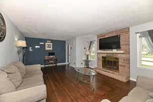 2721 S 76th St, West Allis, WI 53219 - Photo 6