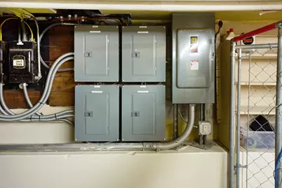 2191 S 60th St, West Allis, WI 53219 - Photo 24