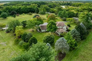427 N Maple Ln, Racine, WI 53105 - Photo 4