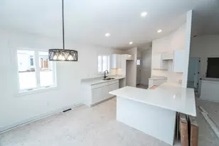 W206N16178 Stonebrook Dr, Jackson, WI 53037 - Photo 6