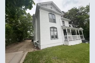 824 W Conger St, Whitewater, WI 53190 - Photo 2
