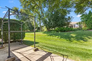 217 Hartford Square, Hartford, WI 53027 - Photo 18