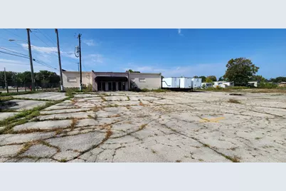 548 W College Ave, Milwaukee, WI 53207 - Photo 1