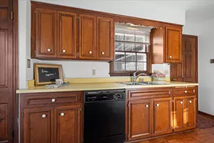 1012 W Cedar Ridge Ct, Mequon, WI 53092 - Photo 12