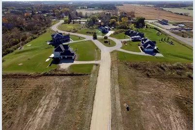 581  Meadow Breeze Ln, Grafton, WI 53024 - Photo 2