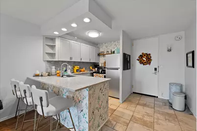 929 N Astor St #405, Milwaukee, WI 53202 - Photo 6