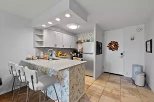 929 N Astor St, Milwaukee, WI 53202 - Photo 6