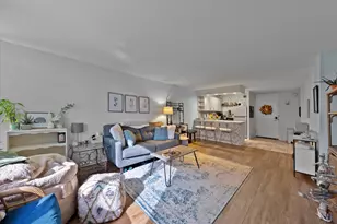 929 N Astor St, Milwaukee, WI 53202 - Photo 4