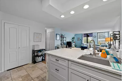 929 N Astor St #405, Milwaukee, WI 53202 - Photo 8