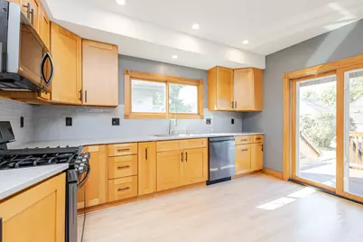 3457 S 10th St, Milwaukee, WI 53215 - Photo 4