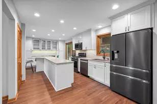 2110 Hollow Cir, West Bend, WI 53090 - Photo 4