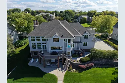 1702 E Juniper Way, Hartland, WI 53029 - Photo 2