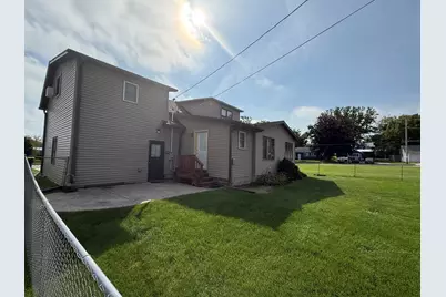 813  Hickory St -, Mauston, WI 53948 - Photo 2