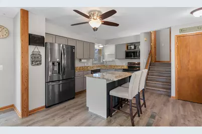 W165N10401  Wagon Trl, Germantown, WI 53022 - Photo 4