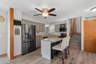 W165N10401 Wagon Trail, Germantown, WI 53022 - Photo 4