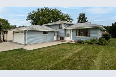 114  Carpenter Ct, Mukwonago, WI 53149 - Photo 1