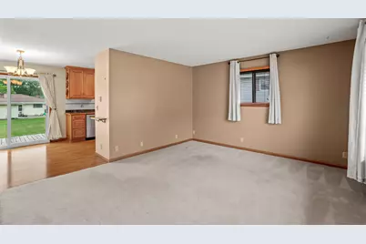 114  Carpenter Ct, Mukwonago, WI 53149 - Photo 6