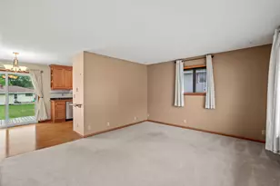114 Carpenter Ct, Mukwonago, WI 53149 - Photo 6