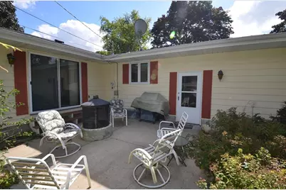 1252 W Laurel St, Whitewater, WI 53190 - Photo 8