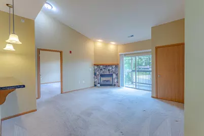 230  Hilldale Dr #1307, Hartford, WI 53027 - Photo 6