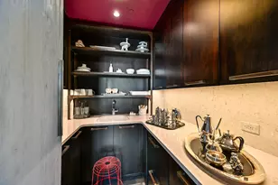 923 E Kilbourn Ave, Milwaukee, WI 53202 - Photo 26