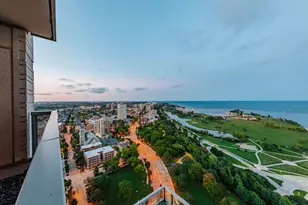 923 E Kilbourn Ave, Milwaukee, WI 53202 - Photo 1