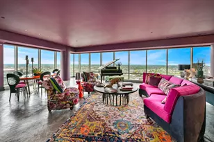 923 E Kilbourn Ave, Milwaukee, WI 53202 - Photo 10