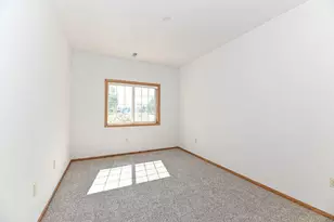 6240 S Creekside Dr, Cudahy, WI 53110 - Photo 14