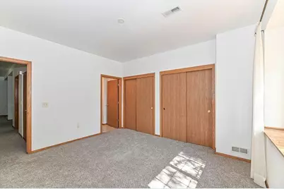 6240 S Creekside Dr #2, Cudahy, WI 53110 - Photo 12
