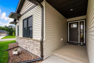 618 Silver Dr, Holmen, WI 54636 - Photo 6