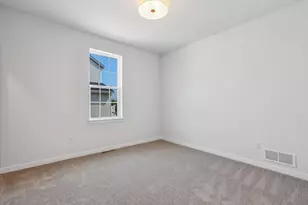 N174W20590 Laurel Springs Cir, Jackson, WI 53037 - Photo 14