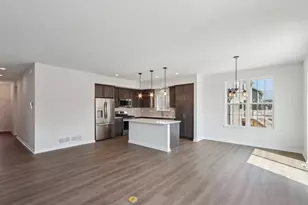 N174W20590 Laurel Springs Cir, Jackson, WI 53037 - Photo 8