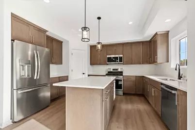 N174W20671  Laurel Springs Cir, Jackson, WI 53037 - Photo 2