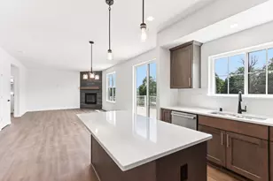 N174W20616 Laurel Springs Cir, Jackson, WI 53037 - Photo 4