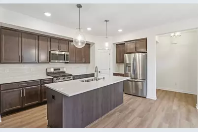 W204N17665  Laurel Pl #601, Jackson, WI 53037 - Photo 2