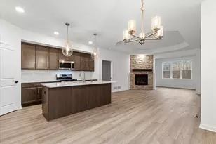 W204N17695 Laurel Pl, Jackson, WI 53037 - Photo 6