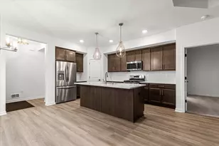 W204N17695 Laurel Pl, Jackson, WI 53037 - Photo 2