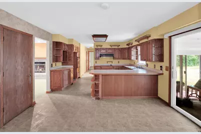 1405 N English Settlement Ave, Racine, WI 53105 - Photo 10