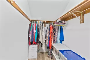 5339 S Cambridge Ln, Greenfield, WI 53221 - Photo 14