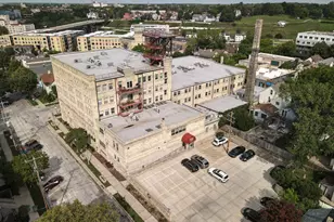 904 E Pearson St, Milwaukee, WI 53202 - Photo 30