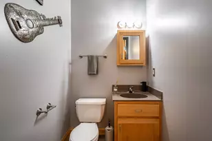 904 E Pearson St, Milwaukee, WI 53202 - Photo 20