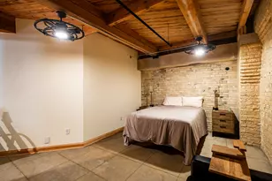 904 E Pearson St, Milwaukee, WI 53202 - Photo 16