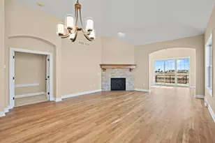 1527 Sandhill Blvd, Hartland, WI 53029 - Photo 4