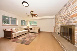 2342 W Acacia Rd, Glendale, WI 53209 - Photo 18