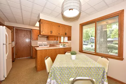 2342 W Acacia Rd, Glendale, WI 53209 - Photo 6